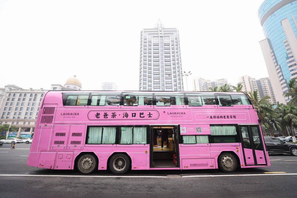 老爸茶巴士“消博会专线”展现海口风情